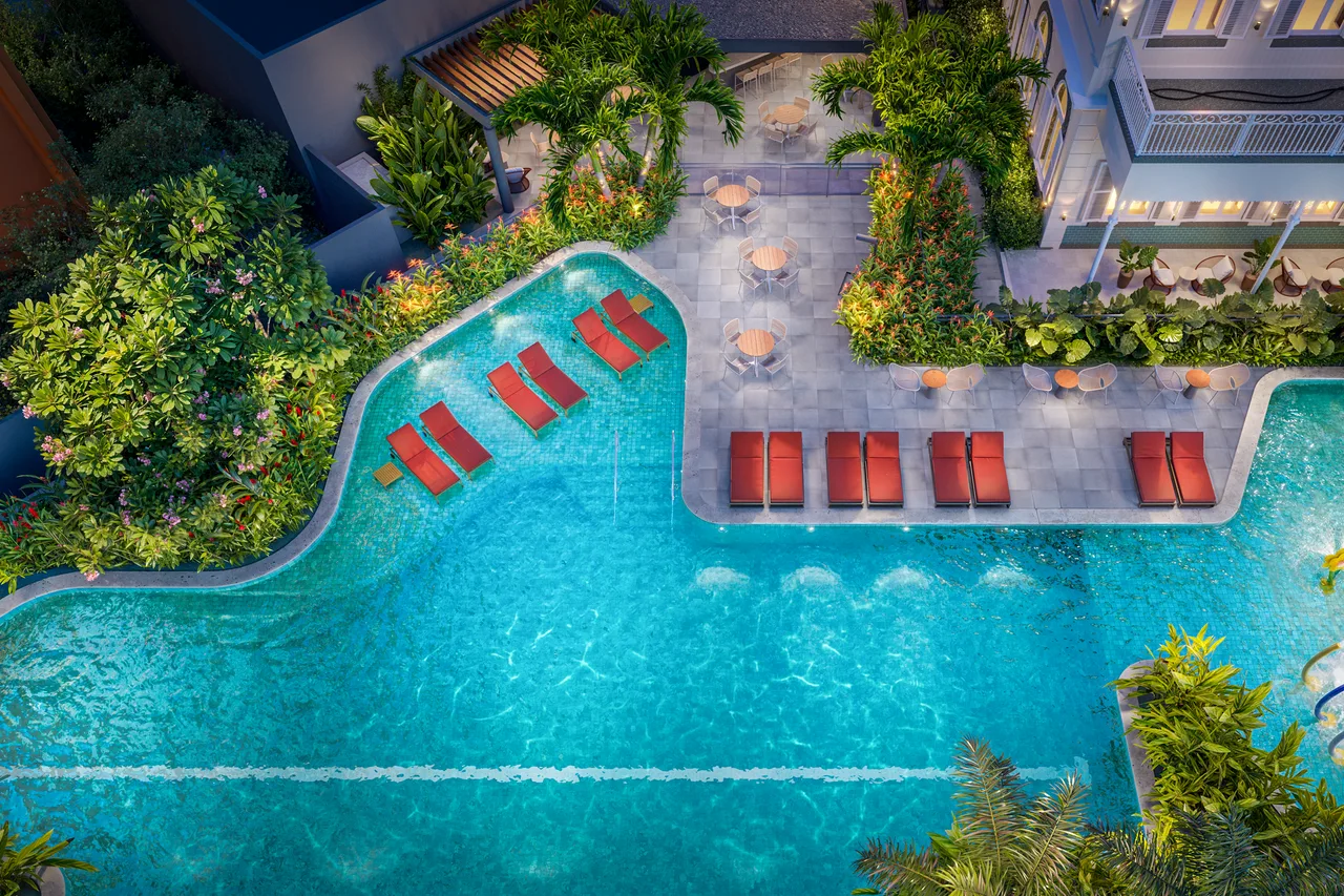 Piscina ao entardecer